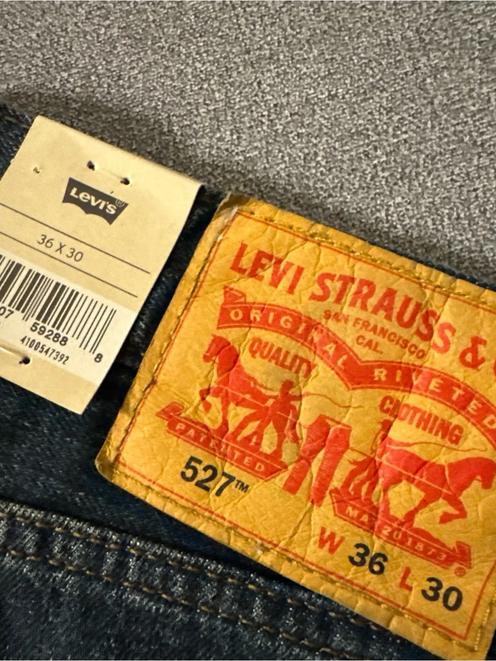 Levis pet free